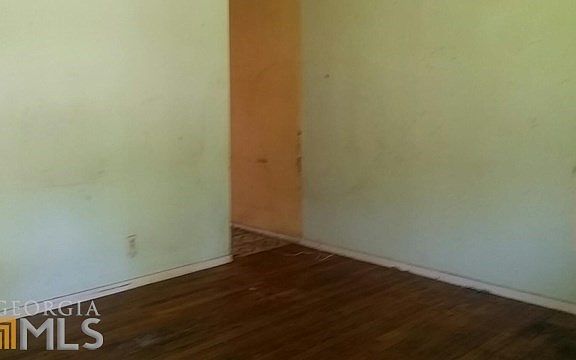 Living Room leading into the Kitchen