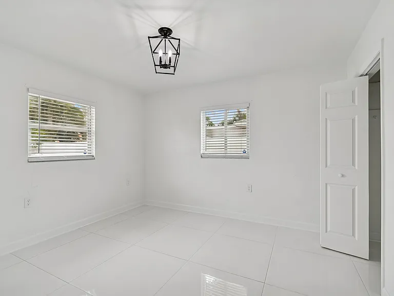 455 81st Ave — Photo 36