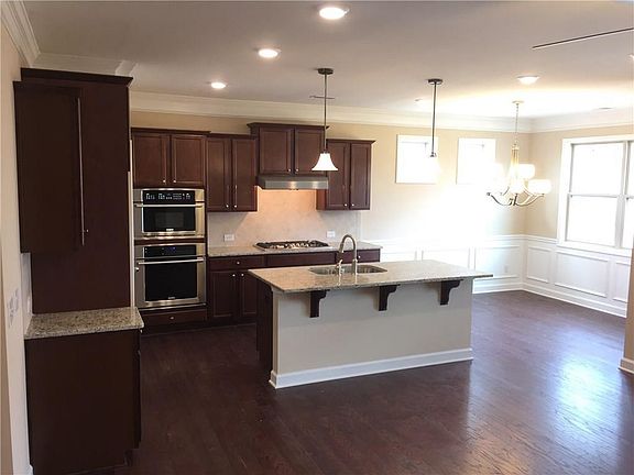 5th image of 232 Edinburgh Ln