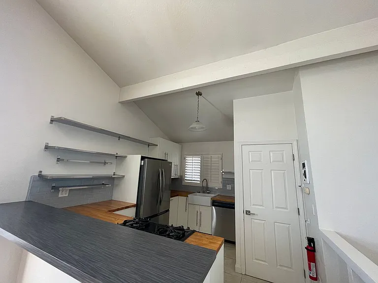 1118 Fresno St #5 — Photo 15