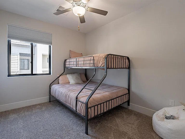 165 E Hearne Way — Photo 8