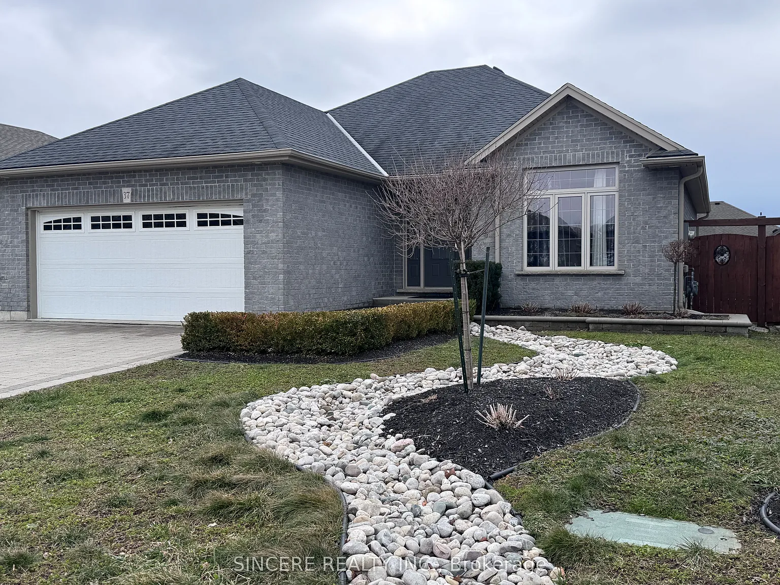 5 bed, $2,900 — Photo 1