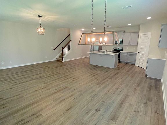 3rd image of 333 Shiloh Creek Dr
