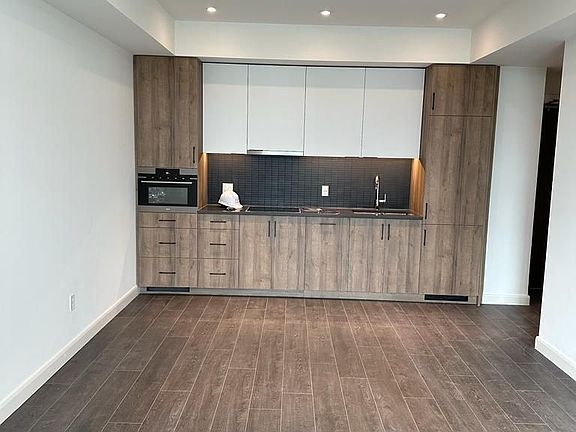 4th image of 741 King St W #308