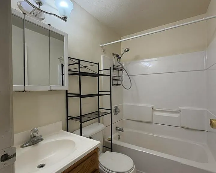 407 Winton Ave — Photo 4