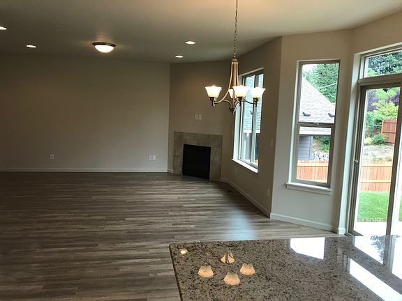 5th image of 12813 NE 104th St