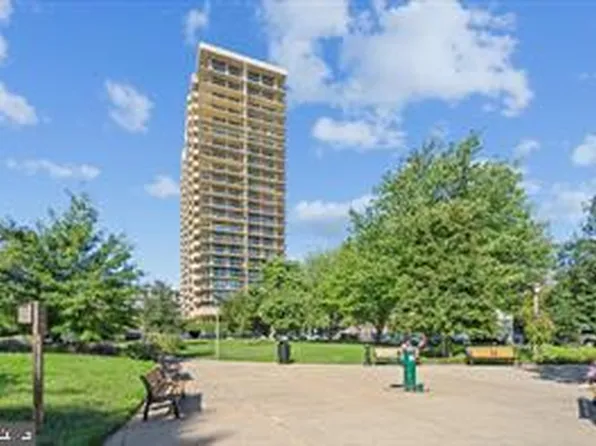 400 Madison St APT 806, Alexandria, VA 22314