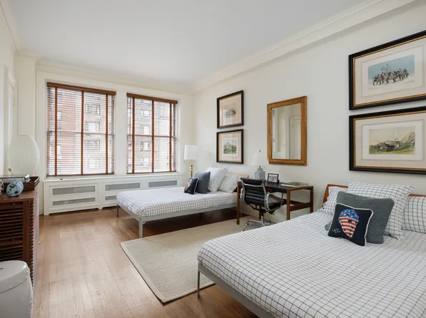 930 Park Avenue image 17 of 21