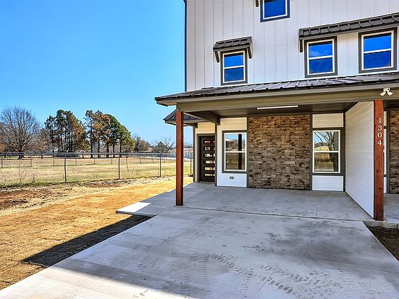 4th image of 1304 Country Rd