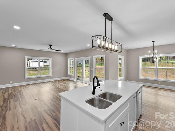 4th image of 430 Fulton Dr