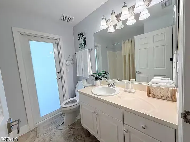 2937 SW 8th Pl — Photo 13