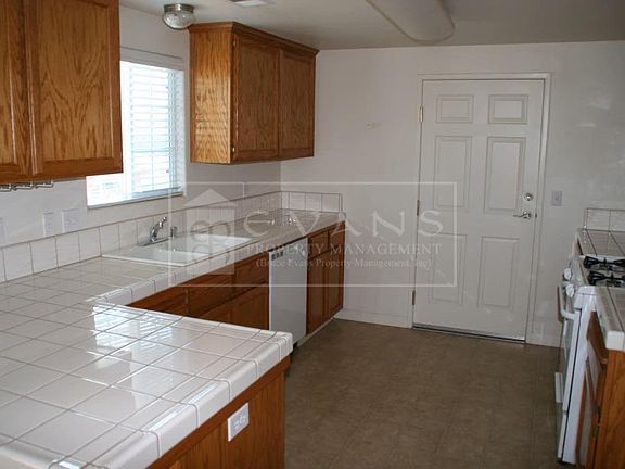 5th image of 2215 E Cherry Ave