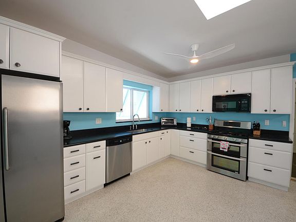 4th image of 7 Bougainvillea Ave