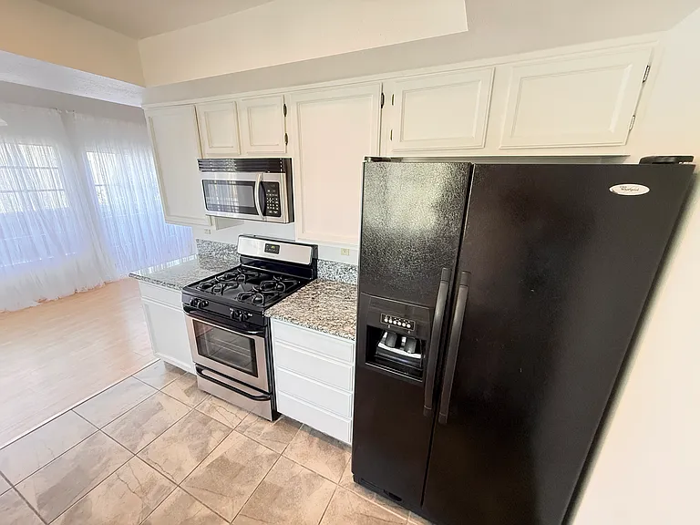 920 N Alfred St #201 — Photo 14