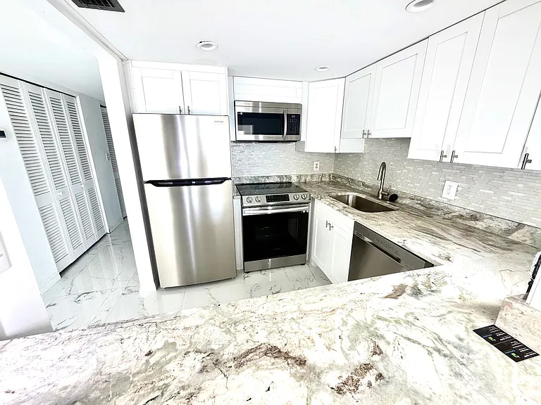4550 Cove Cir #905 — Photo 5
