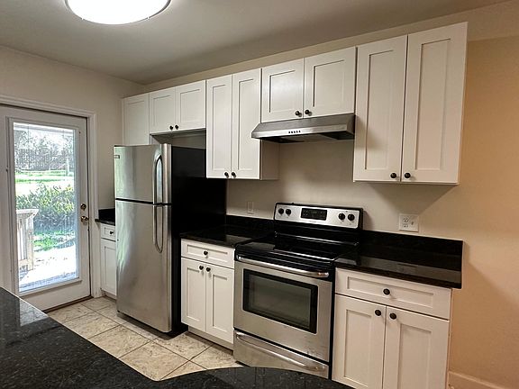 4th image of 1345 Colonial Dr