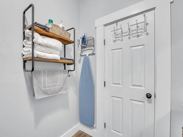 2320 Mistletoe St #B — Photo 9