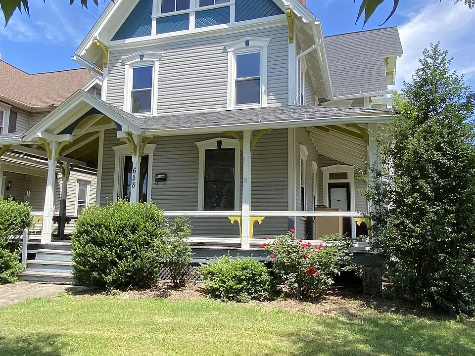 638 7th Ave