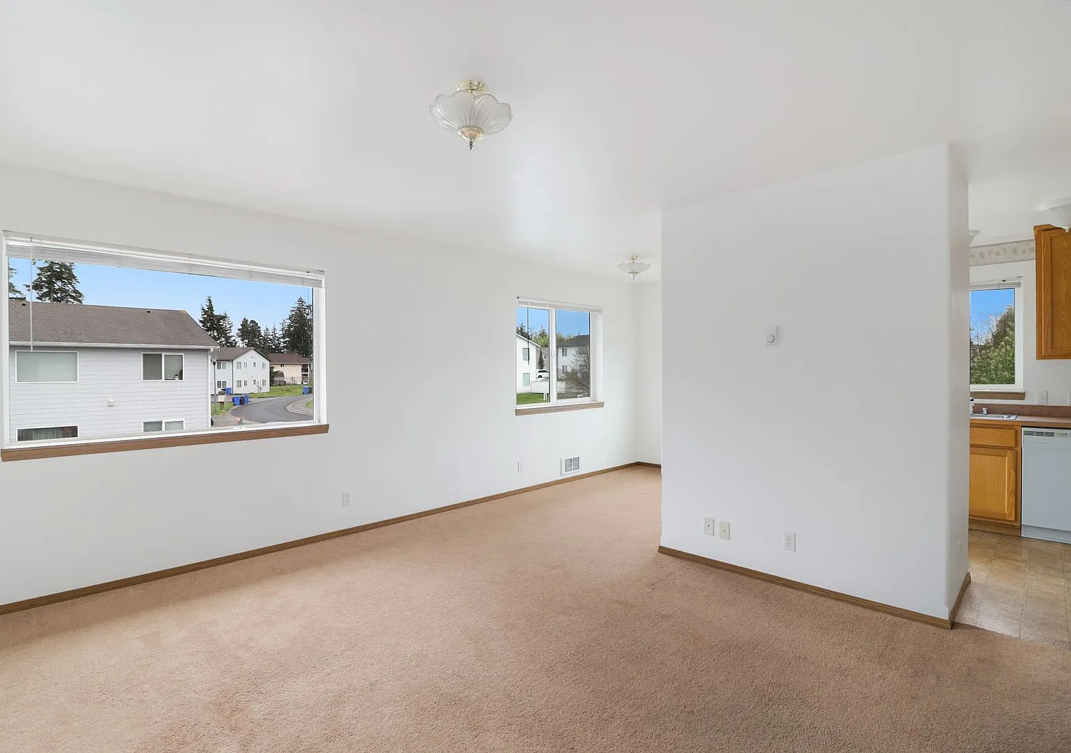 2 Bed 1 Bath - Interior Access - NAS Whidbey — Photo 3