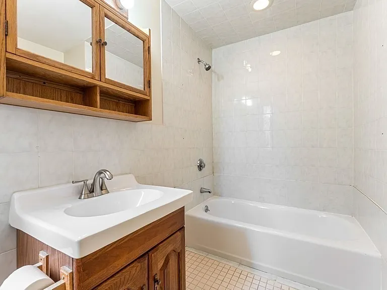 42-44 Woodlawn St #5 — Photo 18