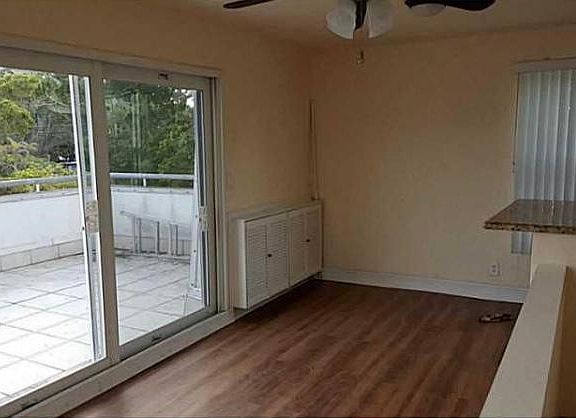 2nd floor loft/den area