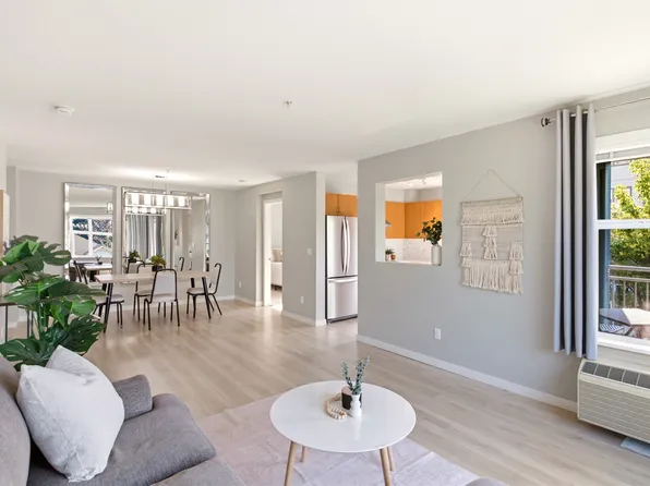 563 Yates Rd #215, Kelowna, BC V1V 2V3