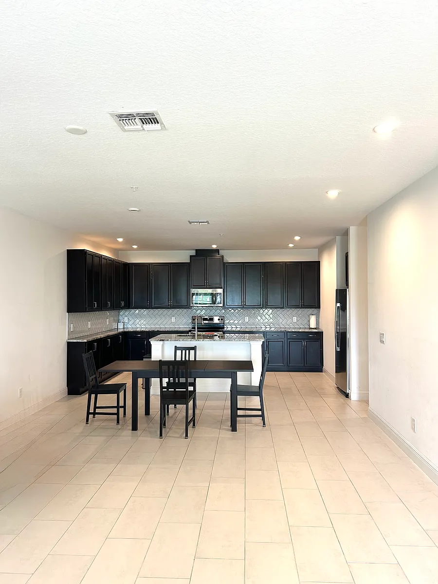 Building Photo - 13462 Stoddart Ave