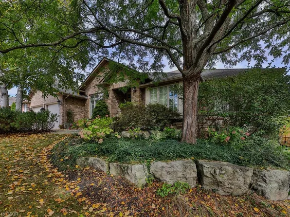 1092 Crofton Way, Burlington, ON L7P 4W8