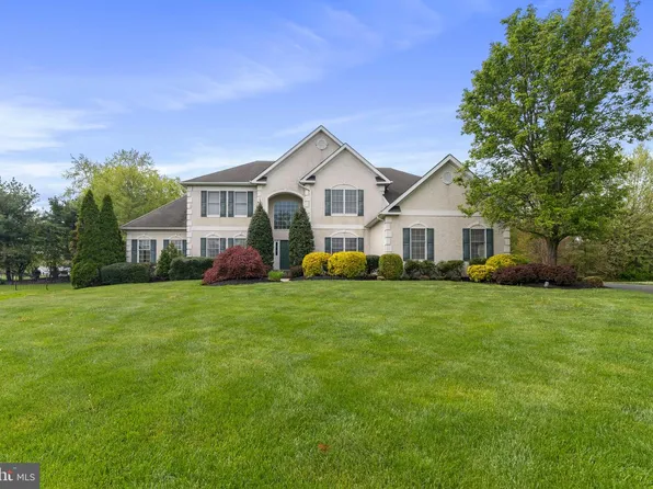 132 Country Club Dr, Moorestown, NJ 08057