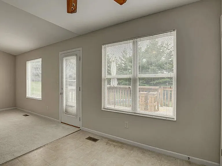 3 bed, 2.5 bath, 1352 sqft, $2,150 — Photo 3