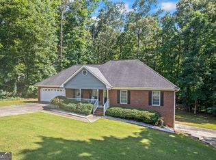 497 Creekview Dr, Hoschton, GA 30548