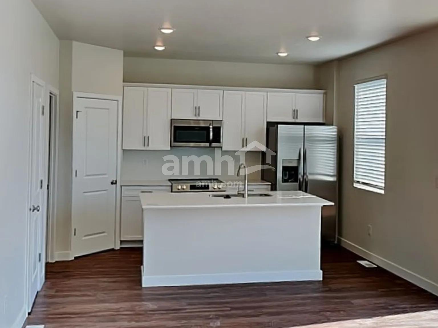 4 bed, 3.5 bath, 2236 sqft, $2,375 — Photo 3