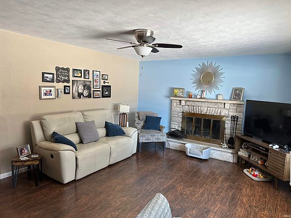3rd image of 56297 Silvercrest Dr