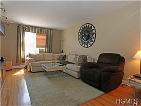 3rd image of 3210 Arlington Ave APT 6A