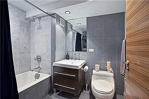 Sold by R New York | media 14