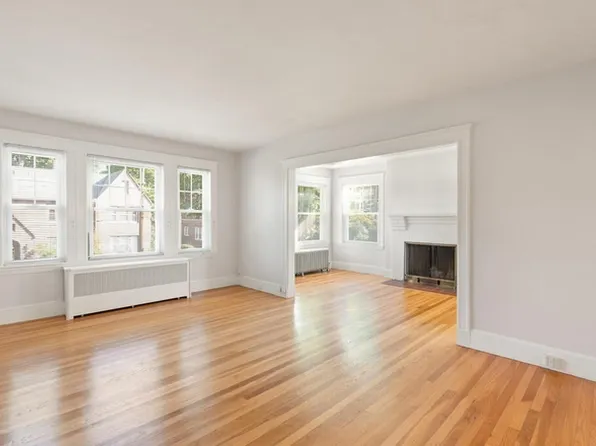 47 Crosby Rd #1, Chestnut Hill, MA 02467