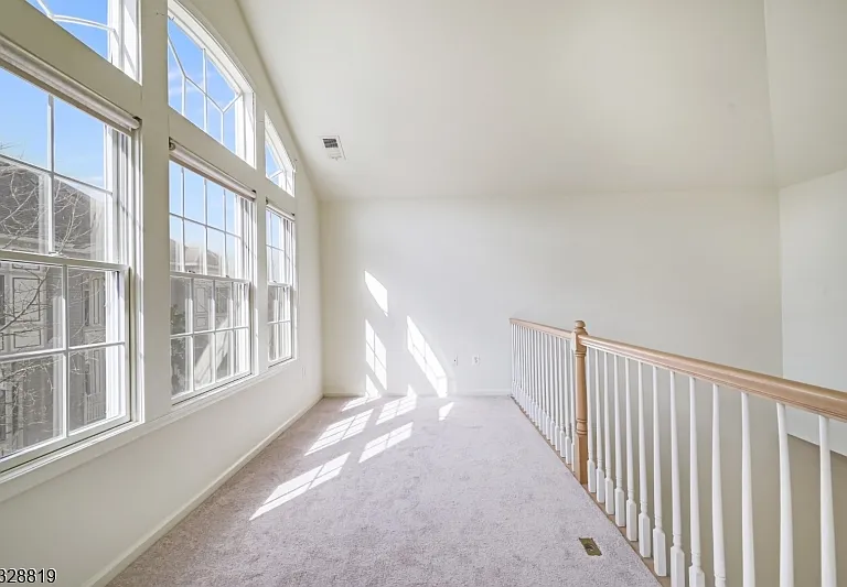 103 Crown Ct — Photo 15
