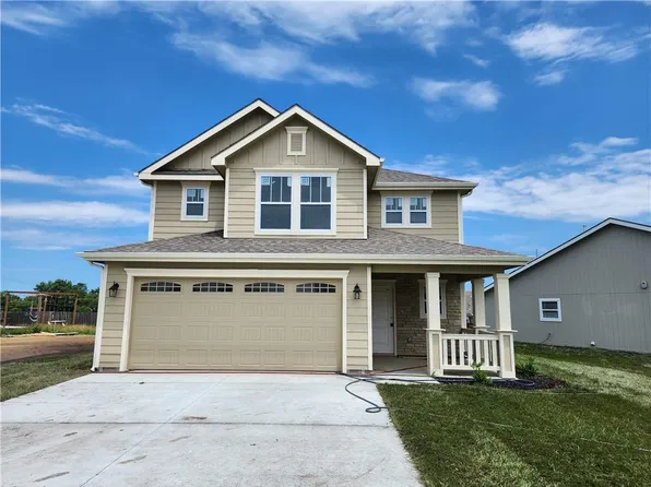 1607 Bluestem Dr, Ottawa, KS 66067