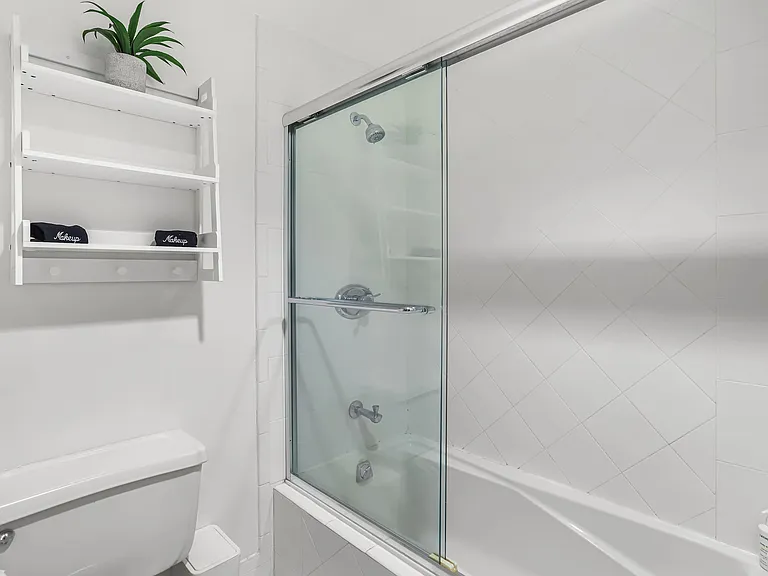 1732 Willard St NW #B — Photo 15