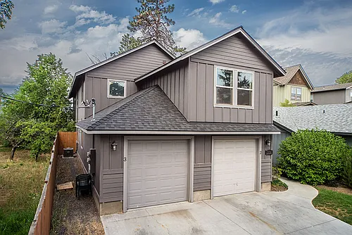 139 SE Heyburn St #3 Photo 1