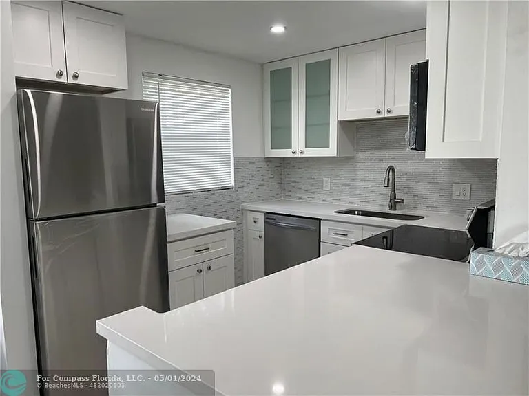 321 Newport Ct #V-unit 321 — Photo 5