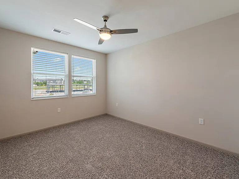 19Nineteen Promenade — Photo 135