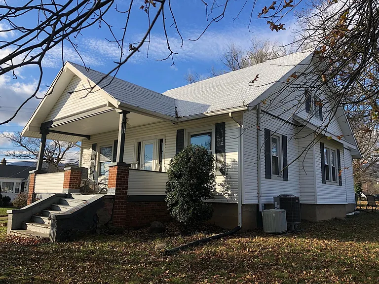 112 N Bruffey St — Photo 1