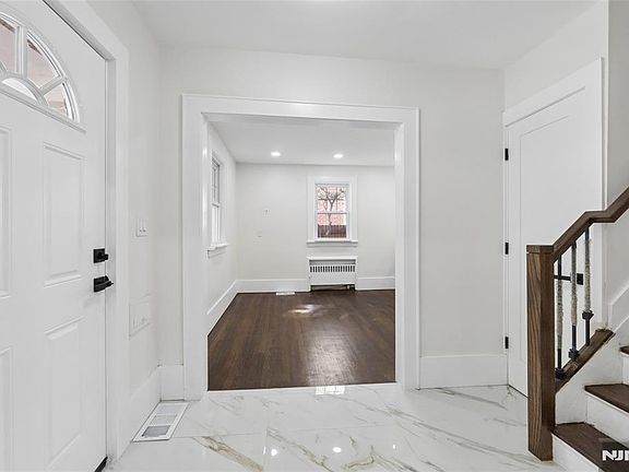 5th image of 1087 Lambert Rd