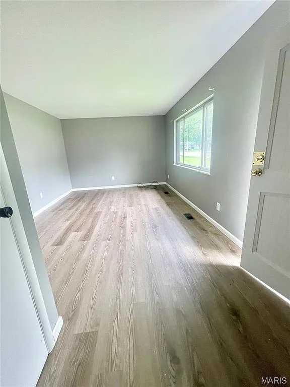 3 bed, 1.0 bath, 864 sqft, $1,595 — Photo 3