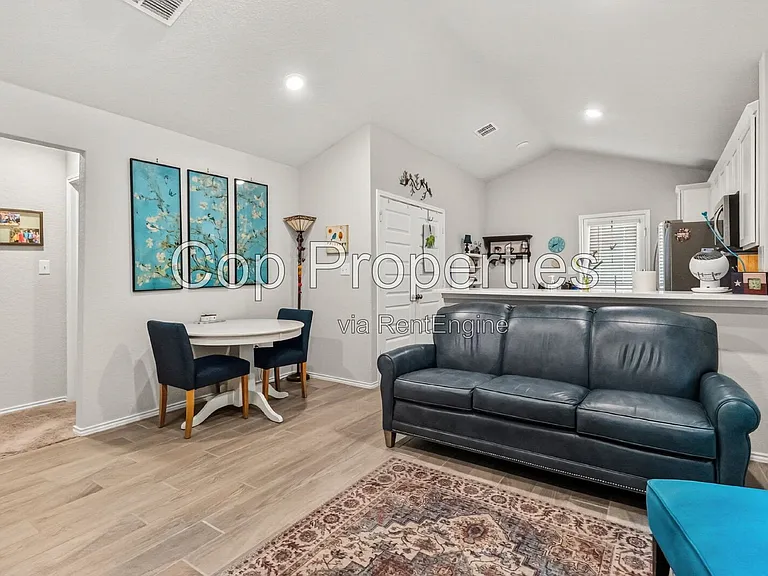 2425 Ayers Dr — Photo 9
