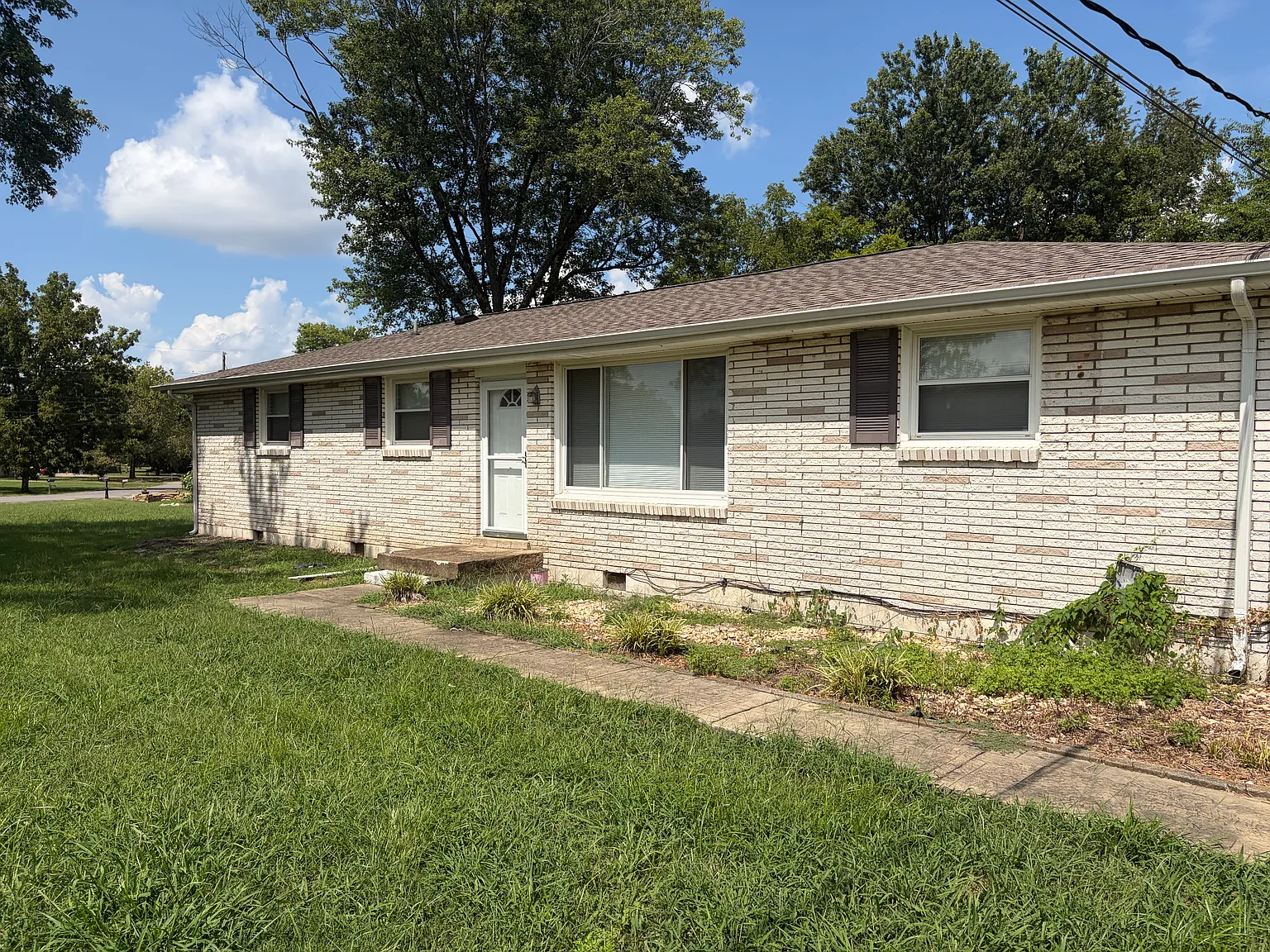 3 bed, 1.5 bath, 1450 sqft, $2,200 — Photo 1