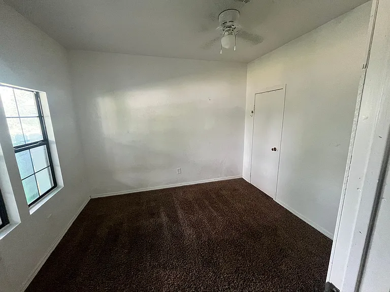 908 SW G Ave — Photo 7