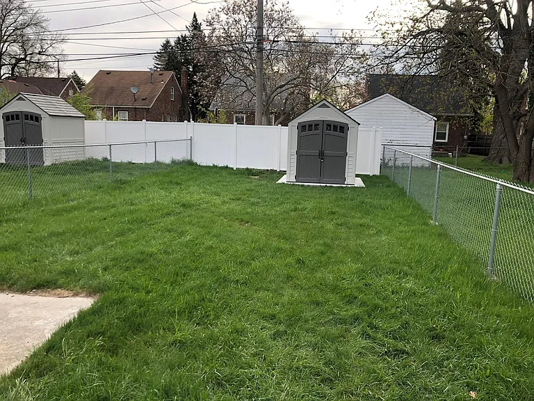 17356 Greenfield Rd — Photo 3
