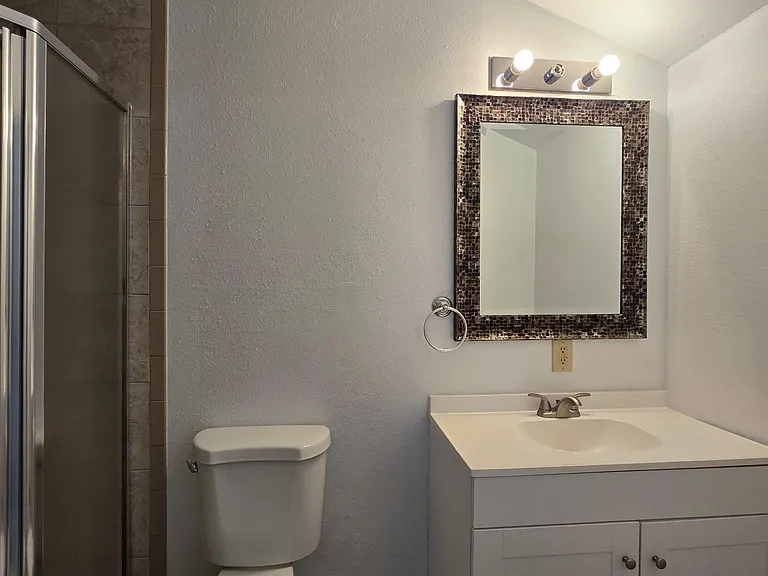 102 Laurel St — Photo 6